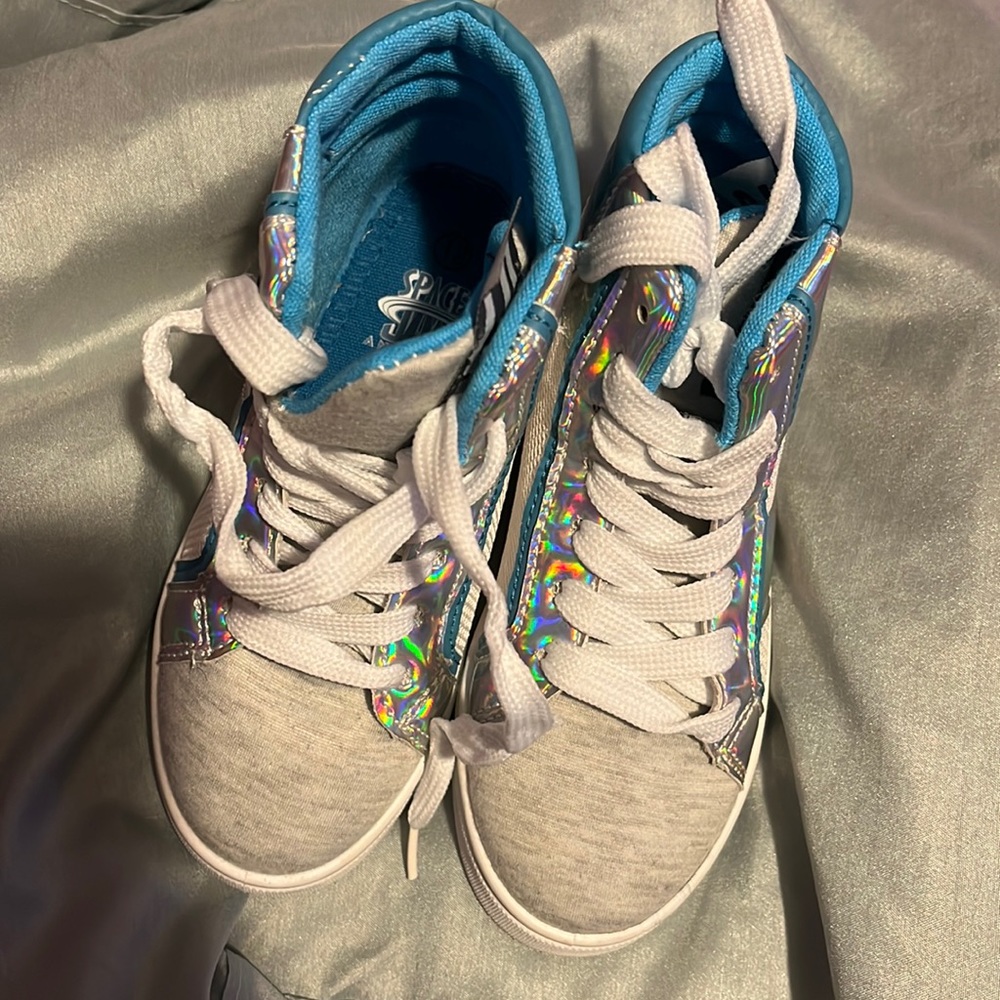SIZE 12. LITTLE GIRLS LOONEY TUNES HIGH TOPS. NEVER WORN.